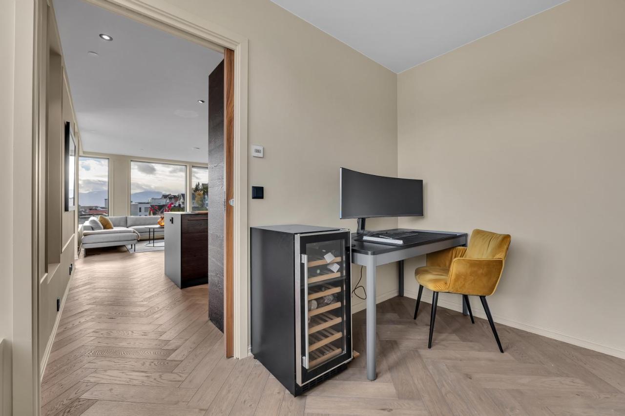 Penthouse In Downtown Tromso New Apartment Luaran gambar